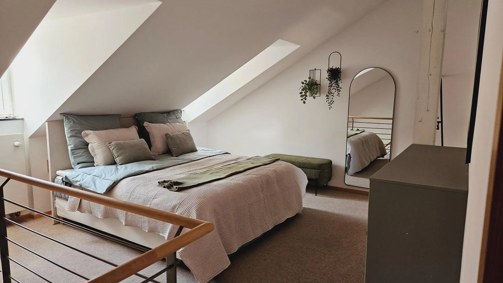 Appartement Elegantes Loft Mit 2 Etagen Im Koenigsviertel à Dresde