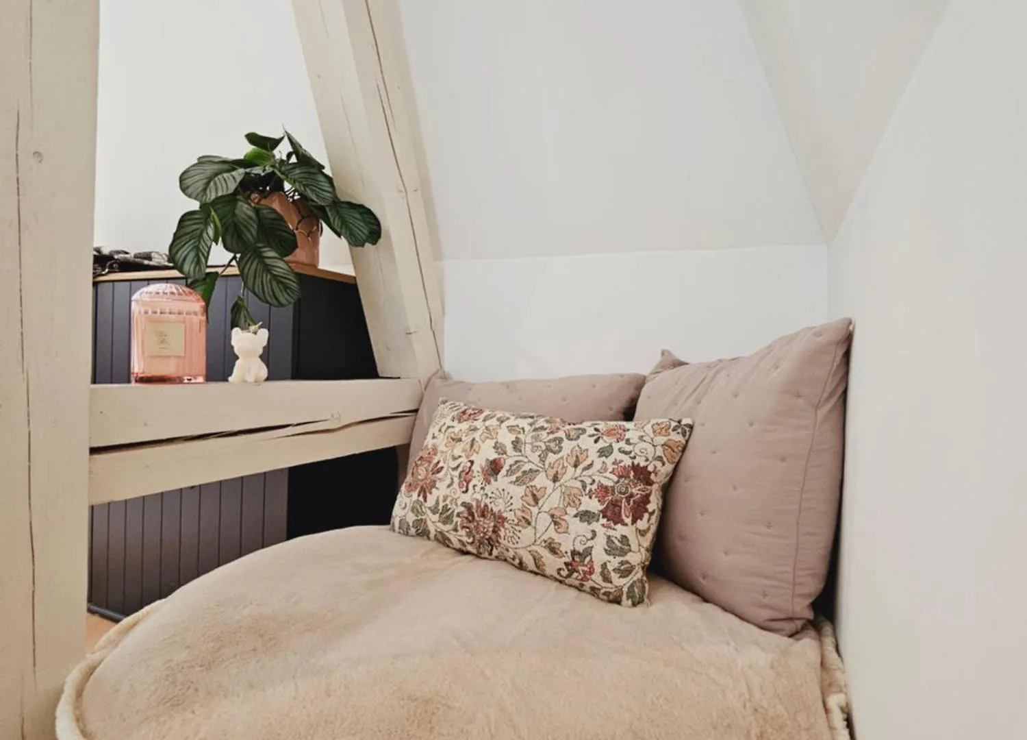Appartement Elegantes Loft Mit 2 Etagen Im Koenigsviertel à Dresde
