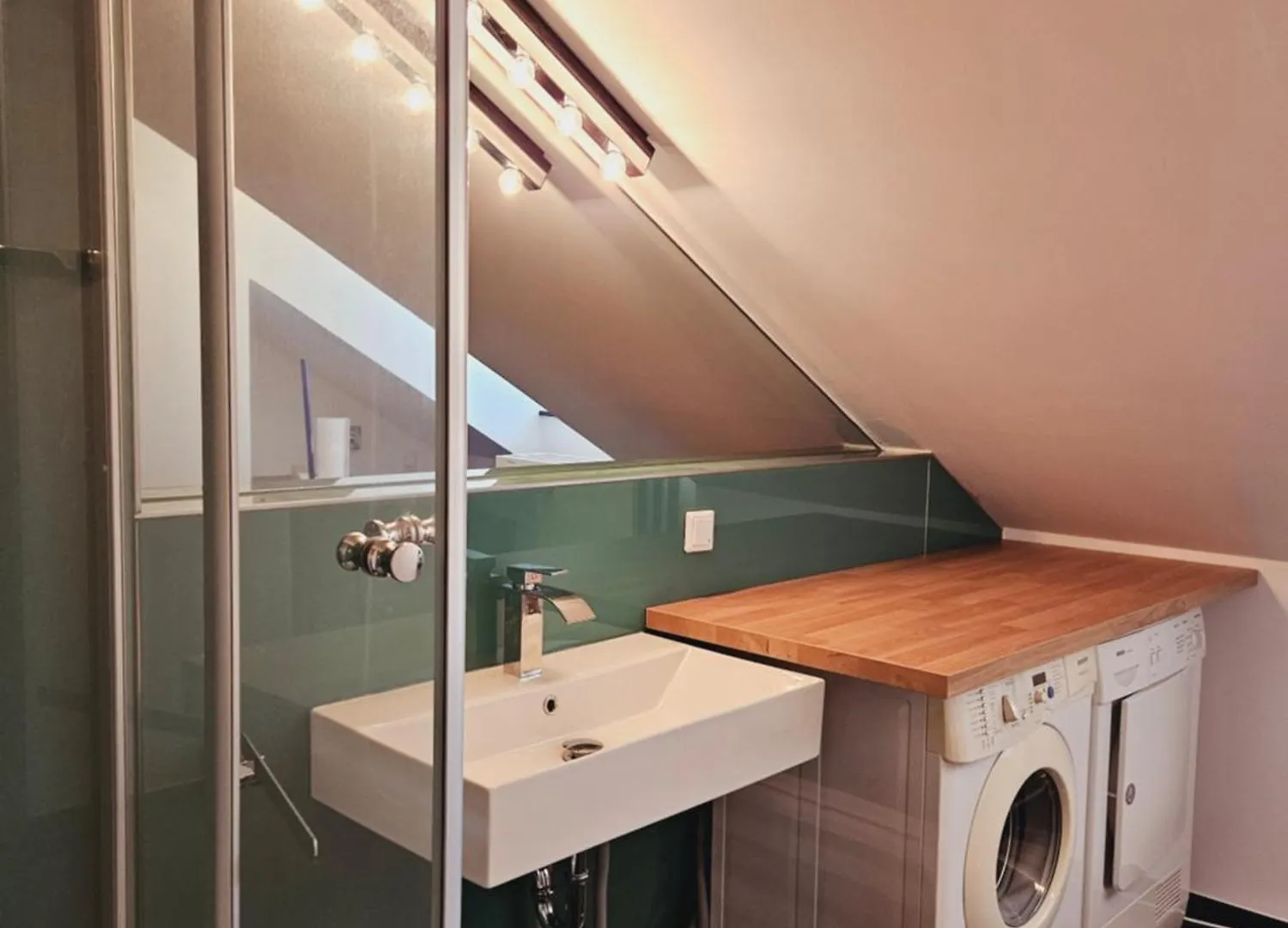 Elegantes Loft Mit 2 Etagen Im Koenigsviertel Apartment Dresden
